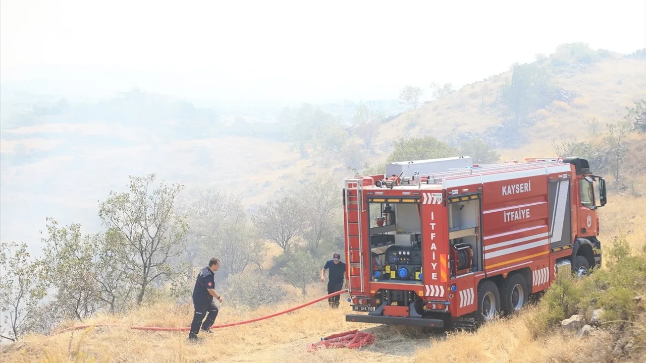 Kayseri'de Otluk Alanda Yangın Çıktı