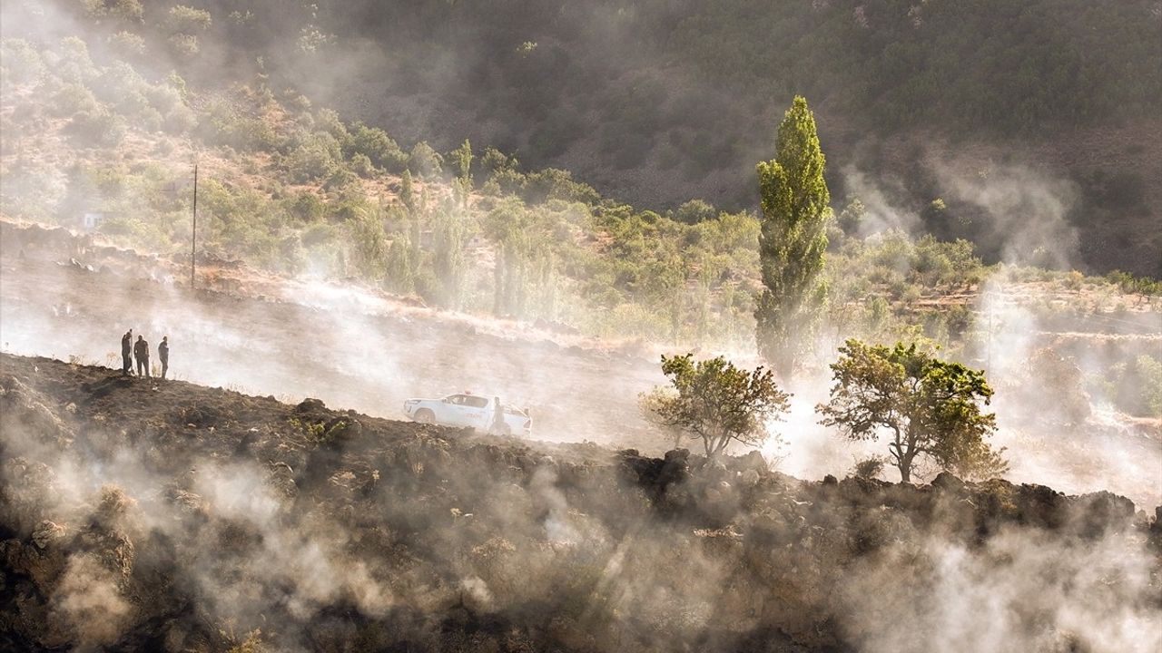Kayseri'de Otluk Alanda Yangın Kontrol Altına Alındı