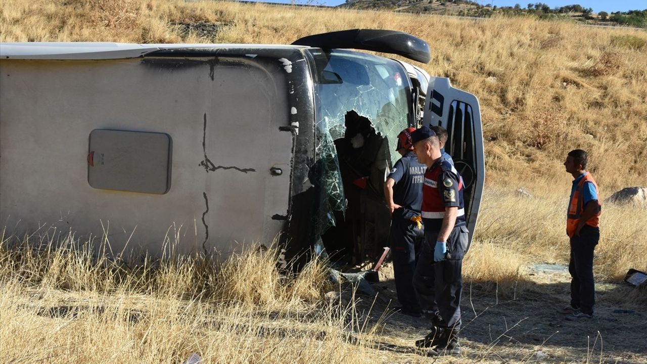 Malatya'da Otobüs Kazası: 22 Yaralı