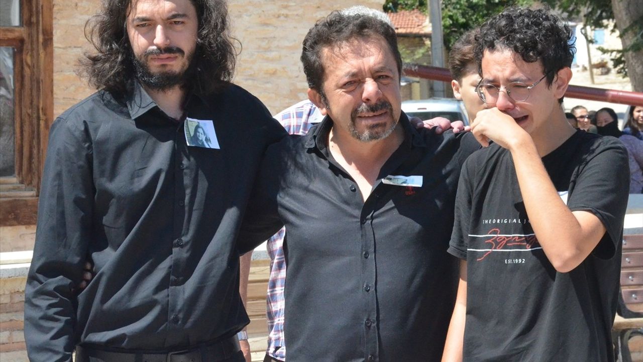 Mersin'de Hayatını Kaybeden Öğretmenin Cenazesi Karaman'da Defnedildi