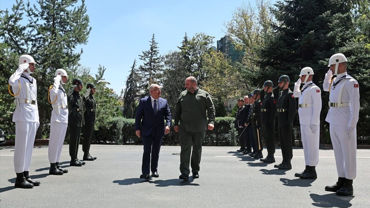 Milli Savunma Bakanı Güler, Ukrayna Savunma Bakanı Umerov ile Görüştü