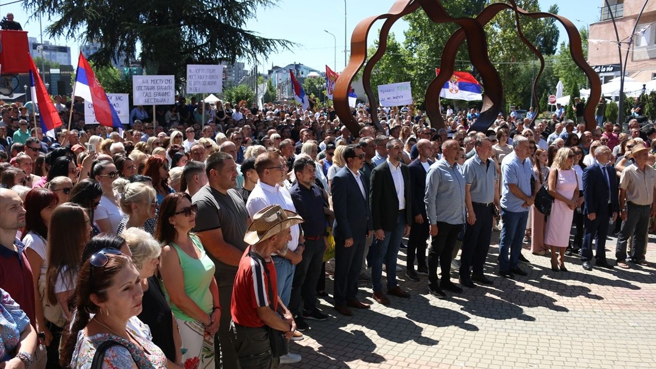 Mitroviça'da Sırpların Gösterisi: İbre Köprüsü ve Güvenlik Endişeleri