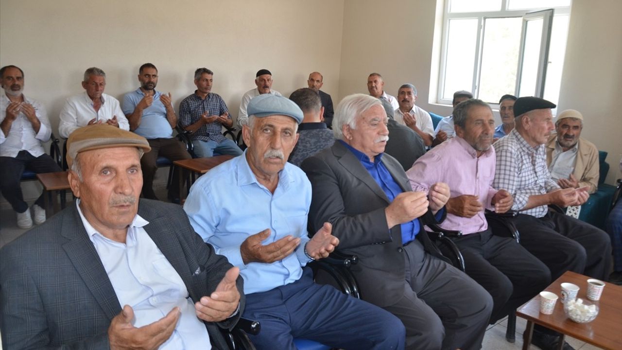 Muş'ta Baraj Gölünde Boğulan 5 Kişi Toprağa Verildi