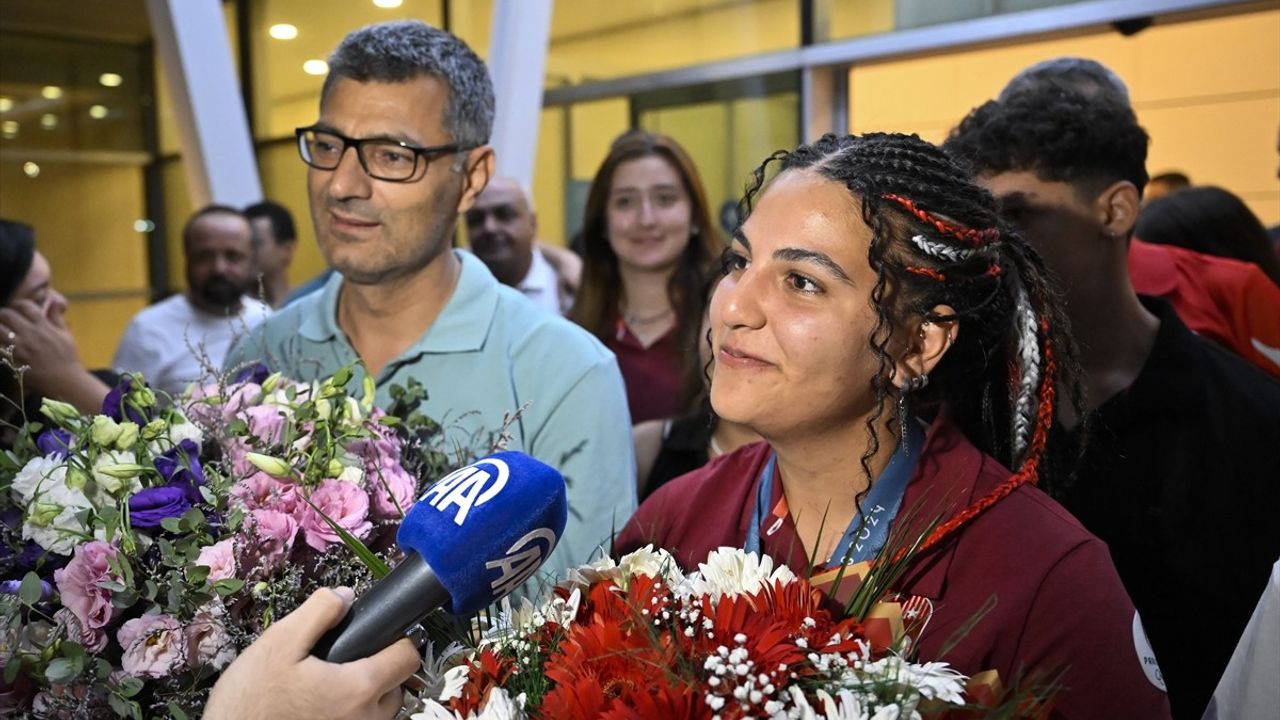 Olimpiyat İkincisi Şevval İlayda Tarhan Ankara'ya Döndü