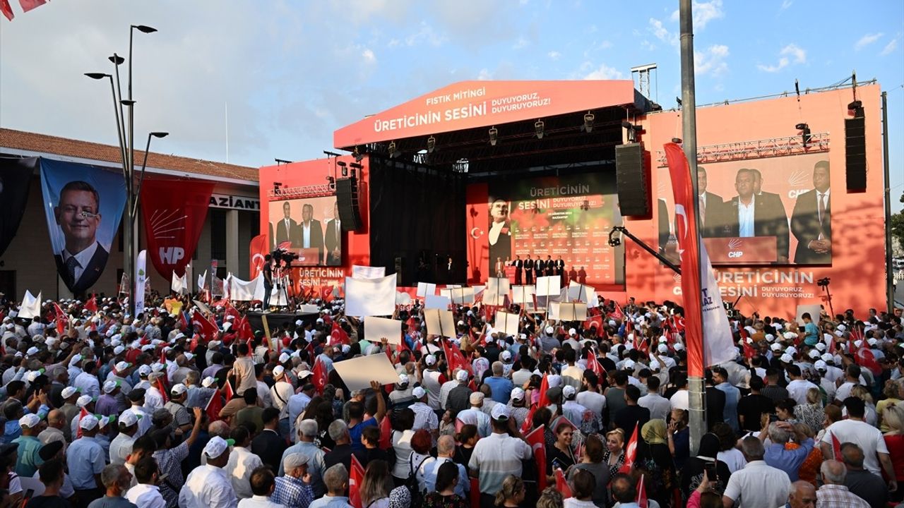 Özgür Özel, Gaziantep'te Antep Fıstığı'nın Geleceğini Değerlendirdi