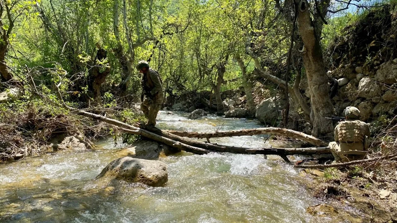 Pençe Bölgesinde Operasyonlar Devam Ediyor