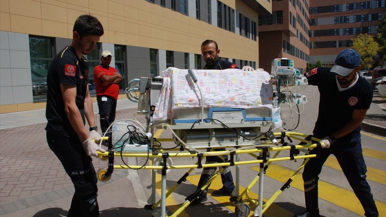 Prematüre Bebek Eskişehir'e Ambulans Helikopterle Nakledildi