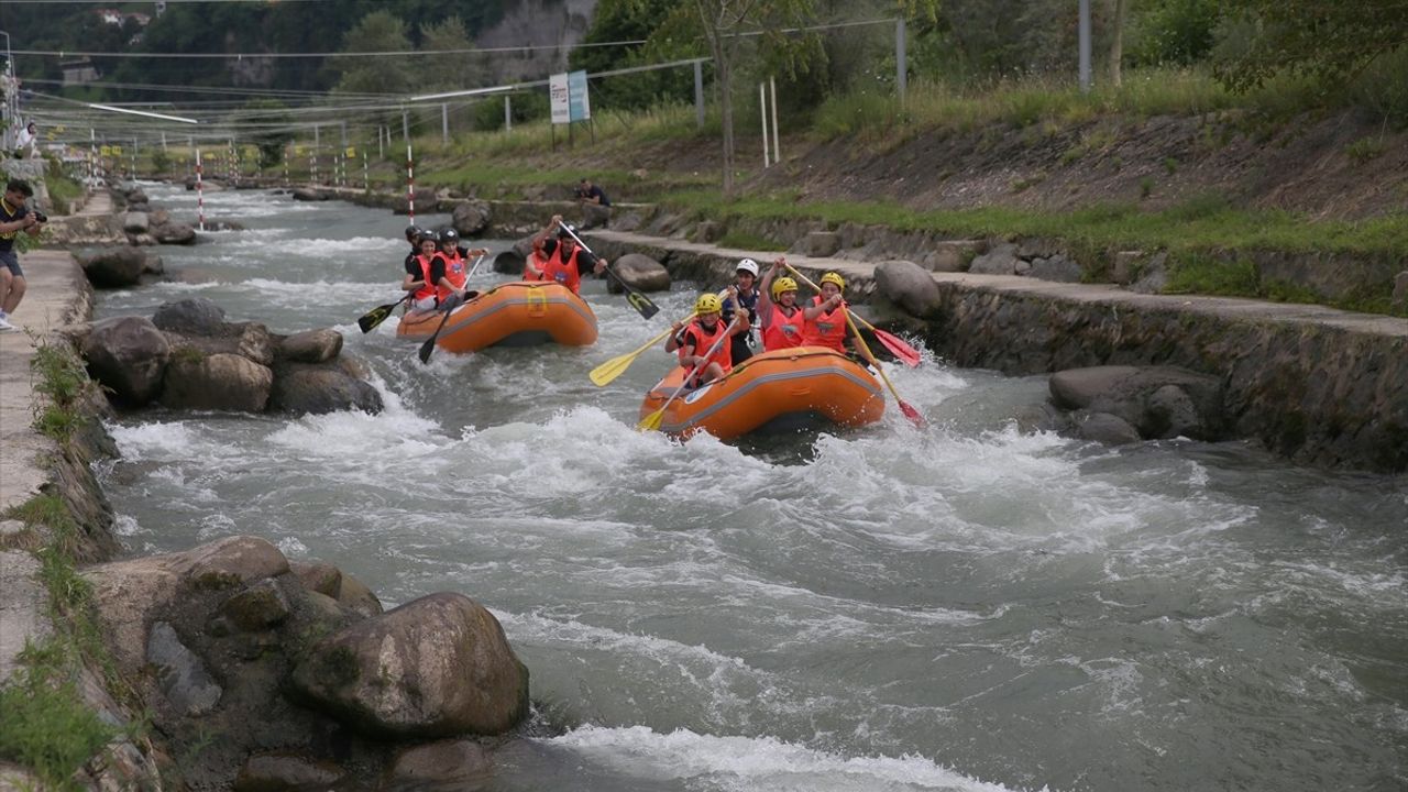 Rize'de Uluslararası Rafting Yarışması Düzenlendi