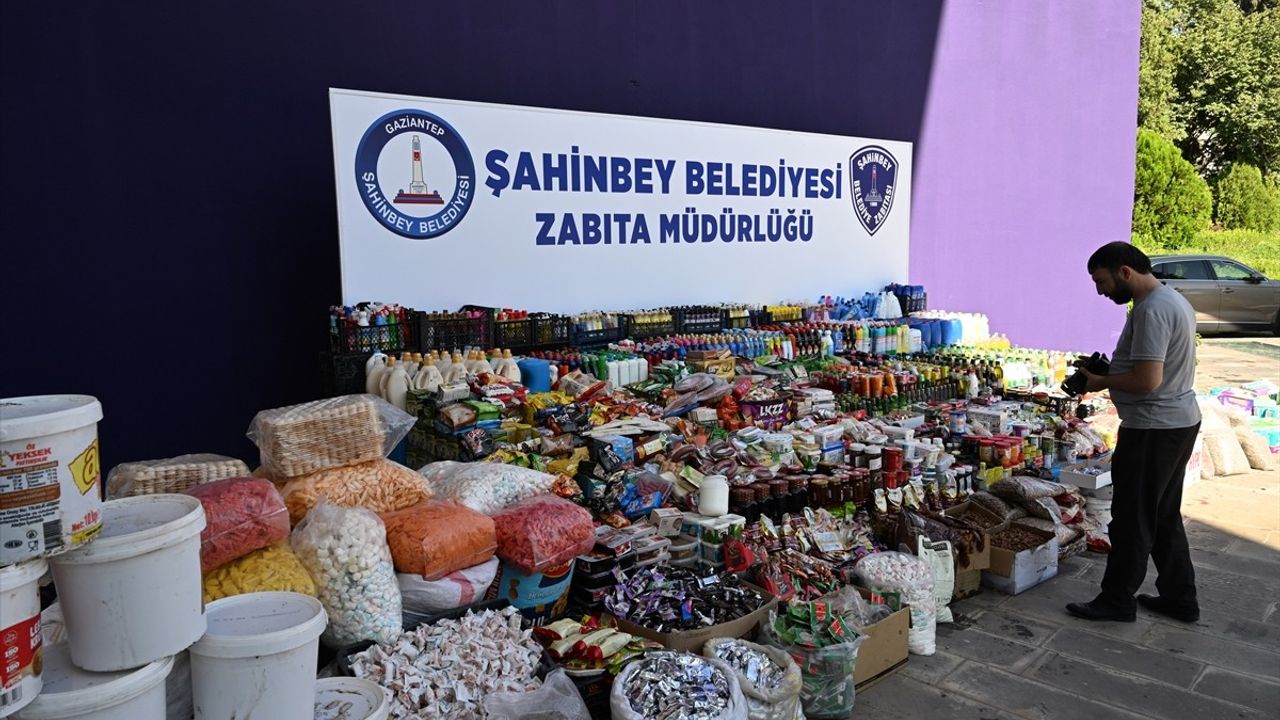 Şahinbey'de Son Kullanma Tarihi Geçmiş 30 Bin Ürün Ele Geçirildi