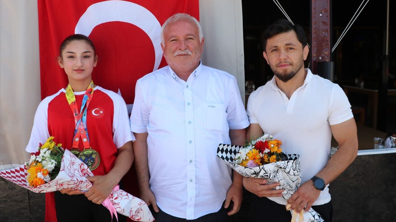 Şampiyon Bilek Güreşçi Şaziye Demir Samsun'da Coşkuyla Karşılandı