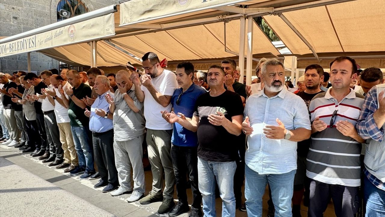 Samsun ve Çevresinde İsmail Heniyye İçin Gıyabi Cenaze Namazı