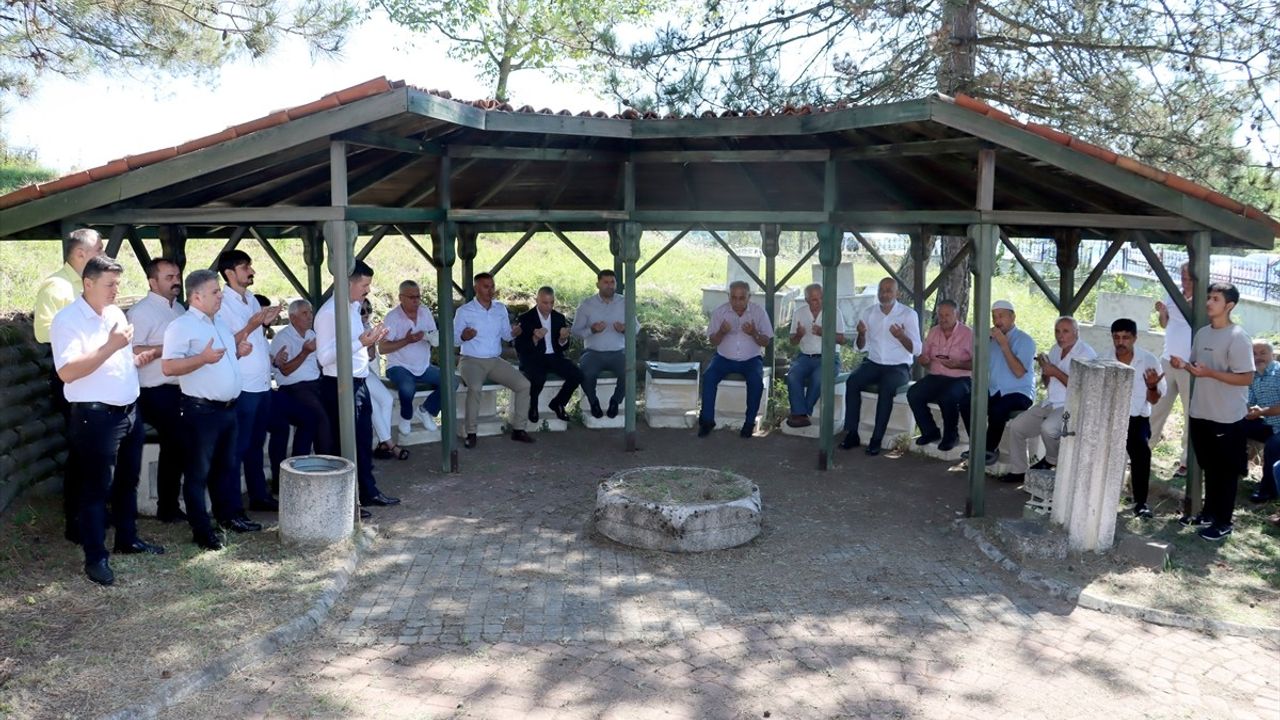 Şemsi Denizer Zonguldak'ta Mezarı Başında Unutulmadı