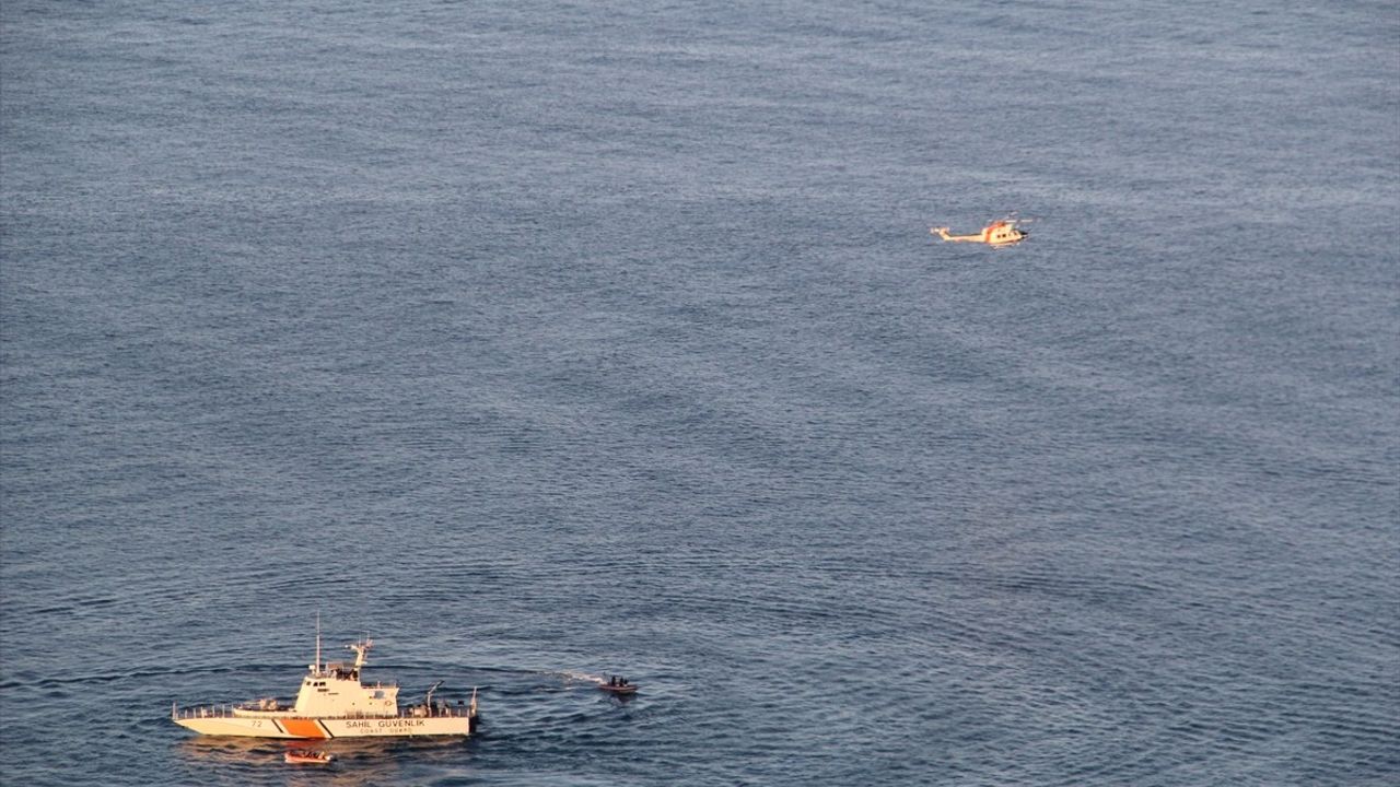 Sinop'ta Uçurumdan Düşen İtfaiye Erini Kurtarma Çalışmaları Devam Ediyor