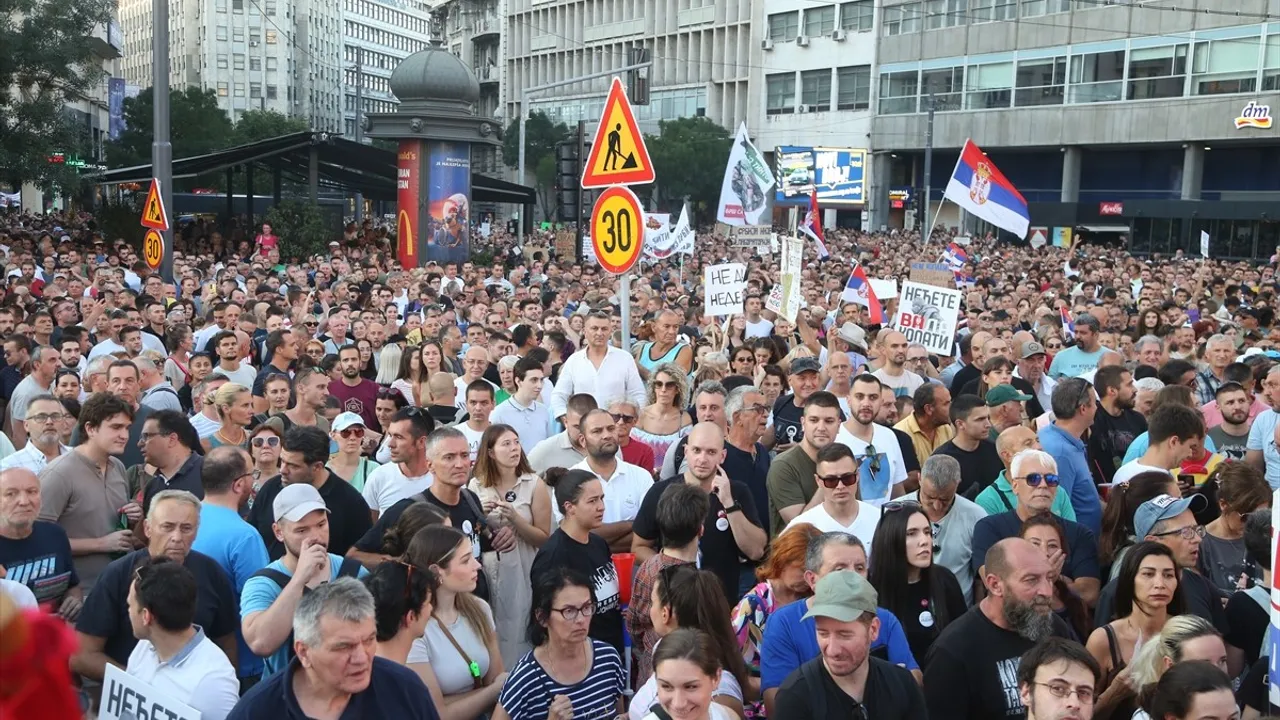 Sırbistan'da Lityum Çıkarma Projesine Karşı Büyük Protesto