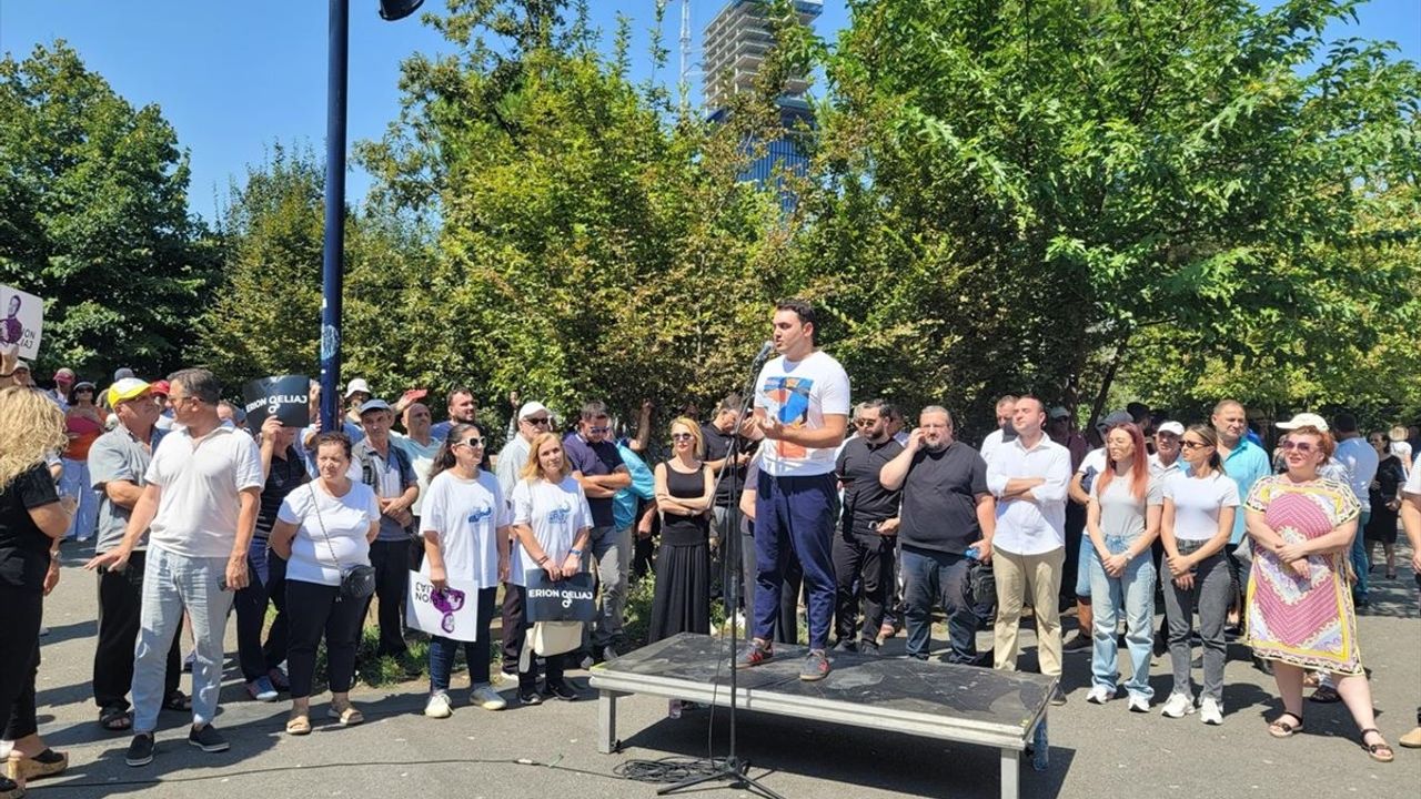 Tiran'da Belediye Başkanı Veliaj'a İstifa Çağrıları Devam Ediyor