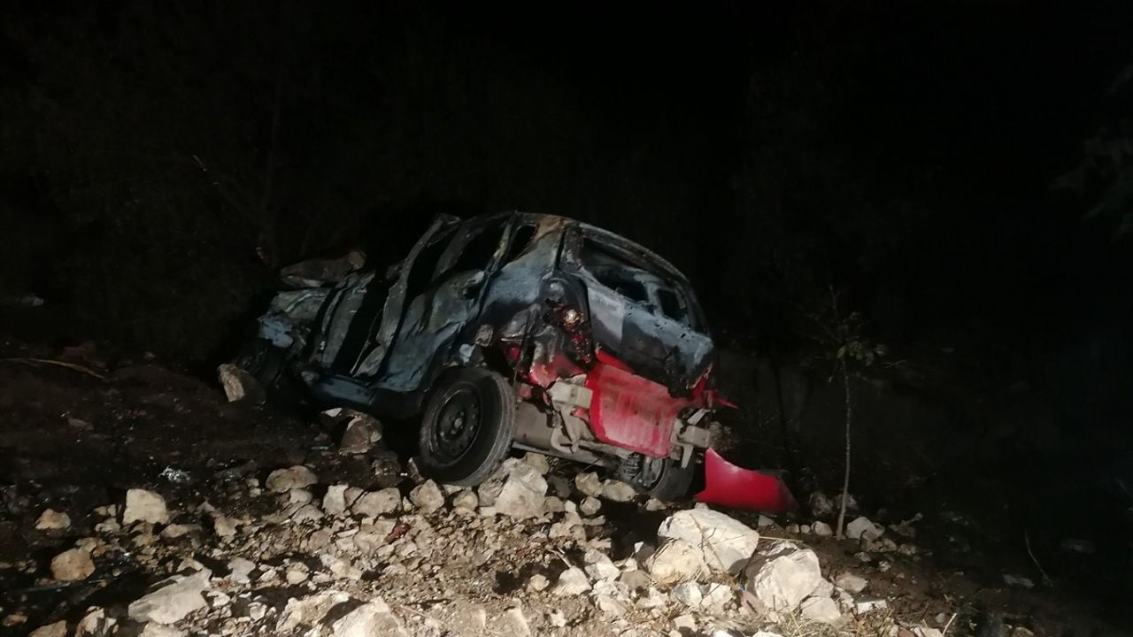 Tokat'ta Yolcu Otobüsü ve Otomobil Çarpıştı: 2 Ölü, 3 Yaralı