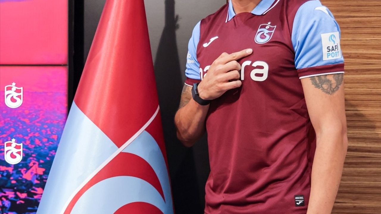 Trabzonspor'da Okay Yokuşlu İmza Töreni Gerçekleşti