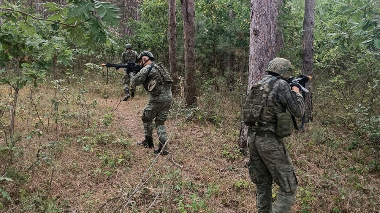 Türk Askerlerinden Kosovalı Askerlere Temel Muharebe Eğitimi