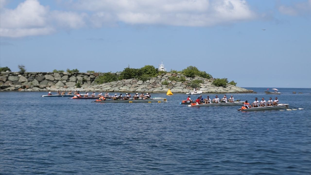 Türkiye Deniz Küreği Şampiyonası Rize'de Düzenlendi