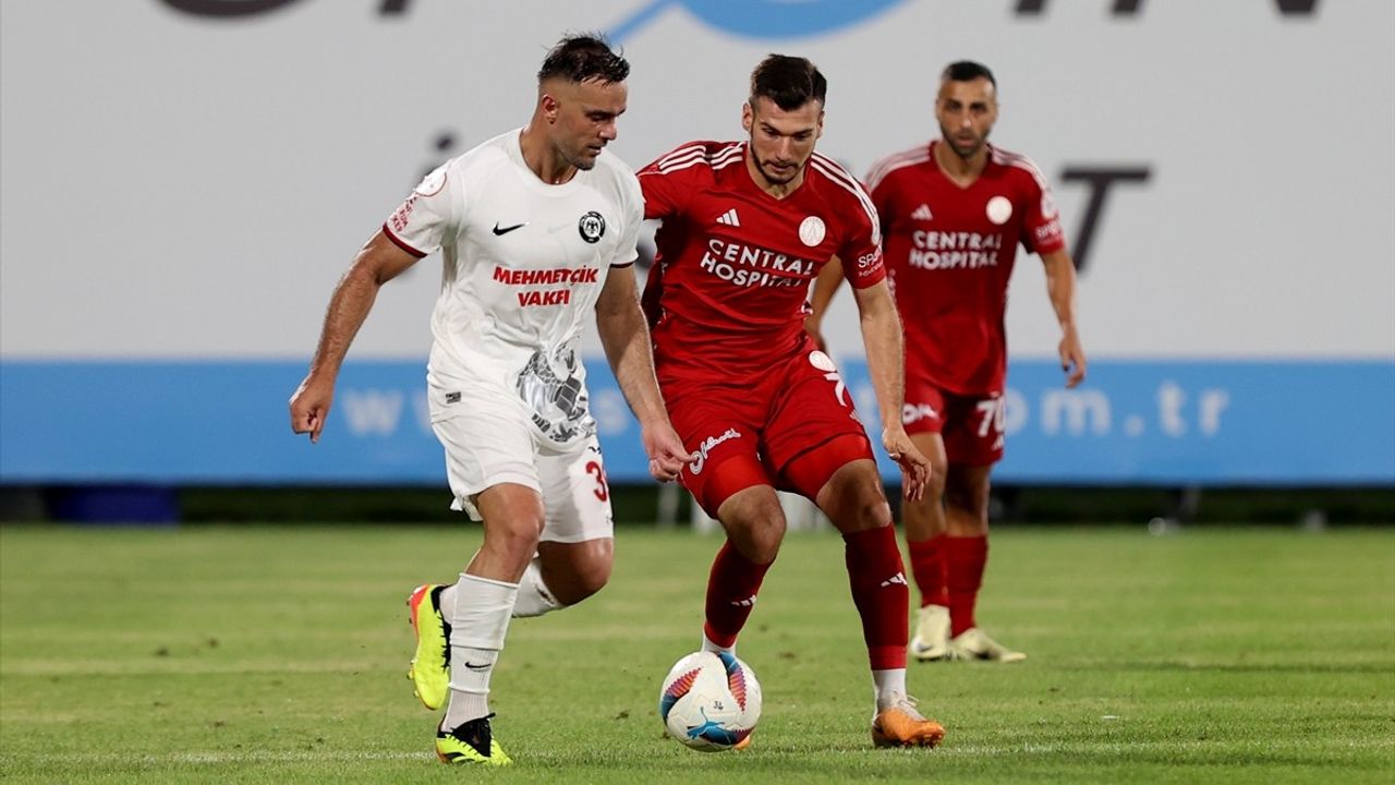 Ümraniyespor, Ahlatcı Çorum FK'yı 3-0 Geçti