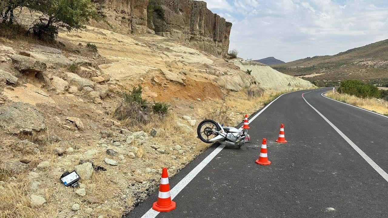 Uşak'ta Motosiklet Kazası: 16 Yaşındaki Çocuk Hayatını Kaybetti