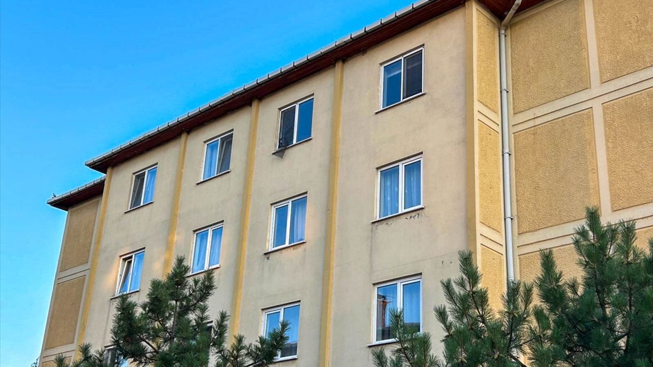 Uşak'ta Talihsiz Olay: 3 Yaşındaki Çocuk Pencereden Düştü