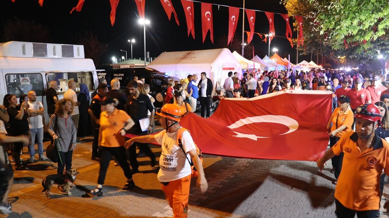 Yalova'da Marmara Depremi Anması Düzenlendi