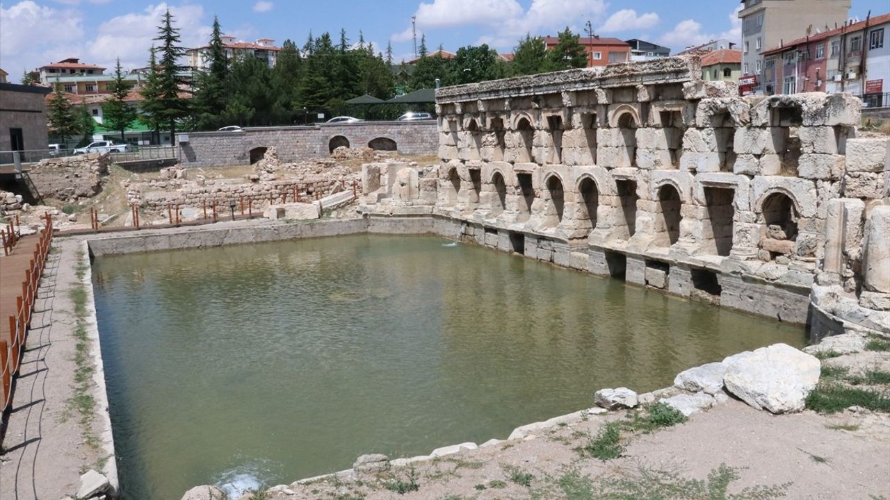 Yozgat'taki Tarihi Roma Hamamı Ziyarete Açıldı