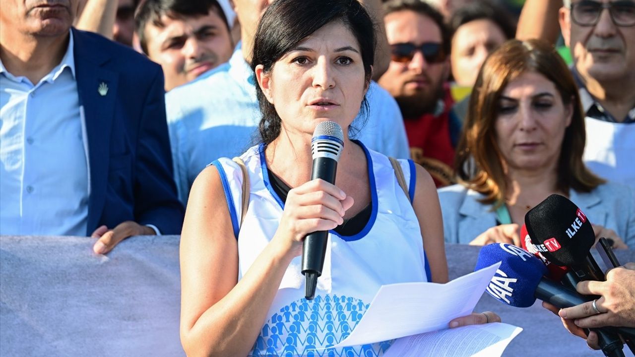 Narin Güran'ın Ölümü İstanbul'da Protesto Edildi