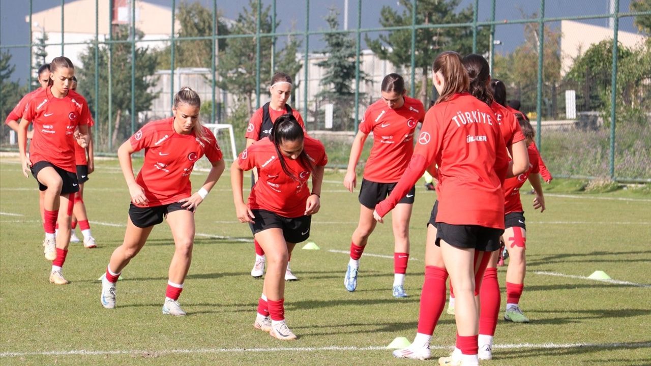 19 Yaş Altı Kadın Milli Futbol Takımı, A Ligi Hedefiyle Avrupa'da Mücadele Edecek