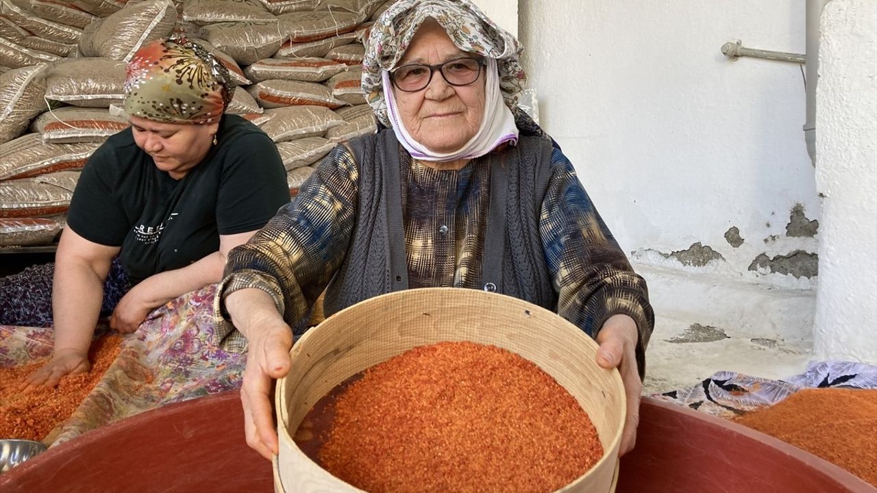 90 Yaşındaki Üç Arkadaşın Uzun Ömür Sırrı: Tarhana ve Dostluk