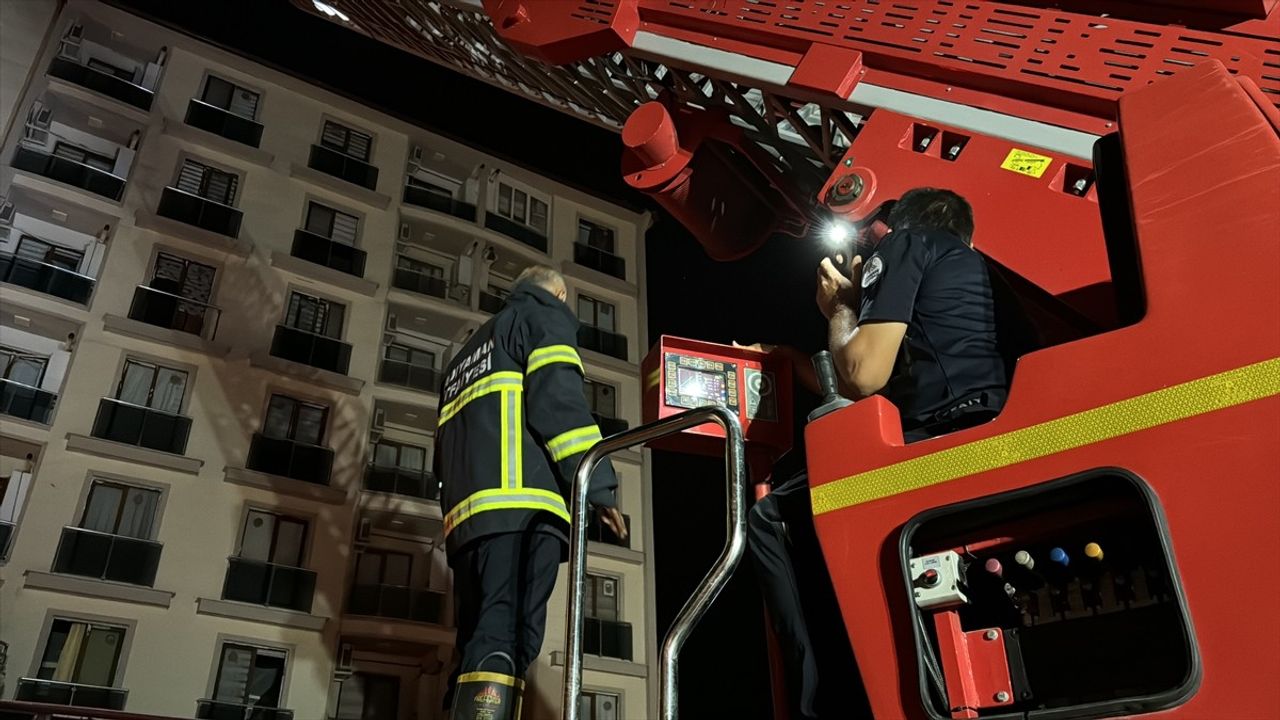 Adıyaman'da 7 Katlı Binada Baca Yangını Kontrol Altına Alındı