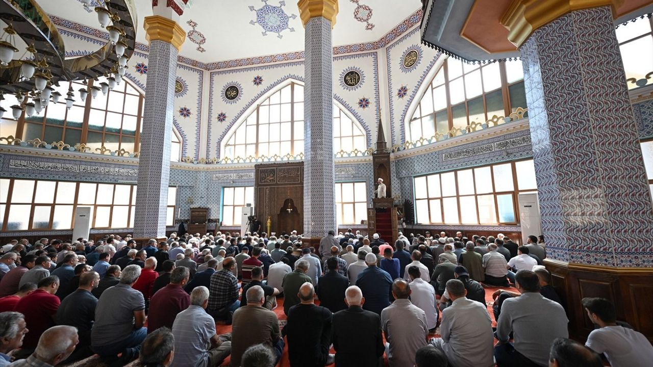 Ahilik Ahlakı ile Bereketli Ticaret vurgusu: Diyanet Başkanı Erbaş'tan Cuma Hutbesi