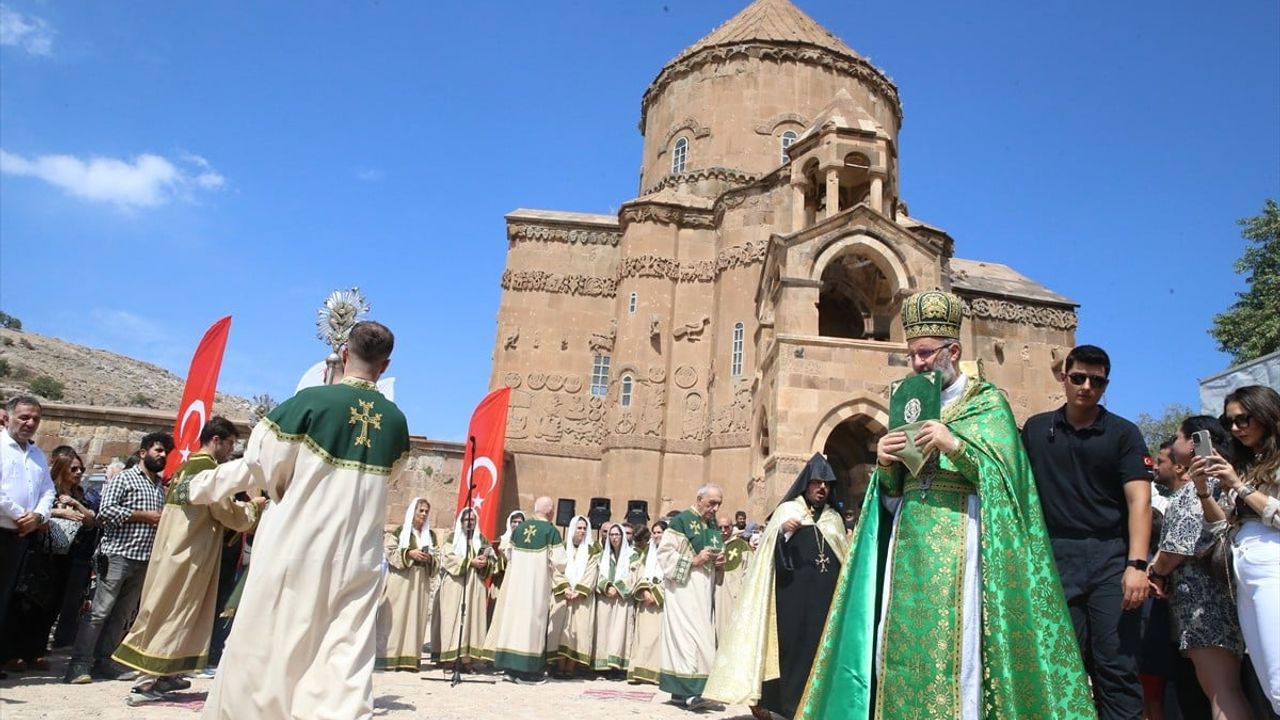 Akdamar Kilisesi'nde 12. Geleneksel İbadet Tamamlandı