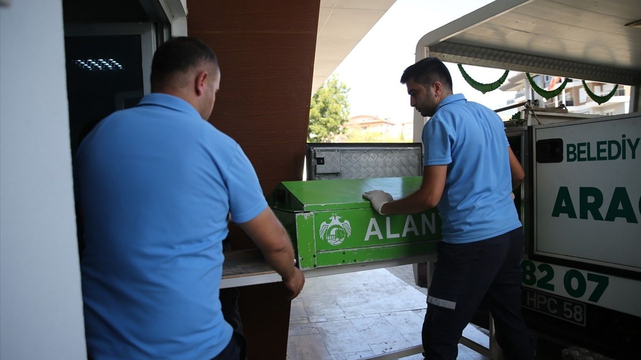 Alanya'da Tekne Kazası: Bir Kadın Hayatını Kaybetti