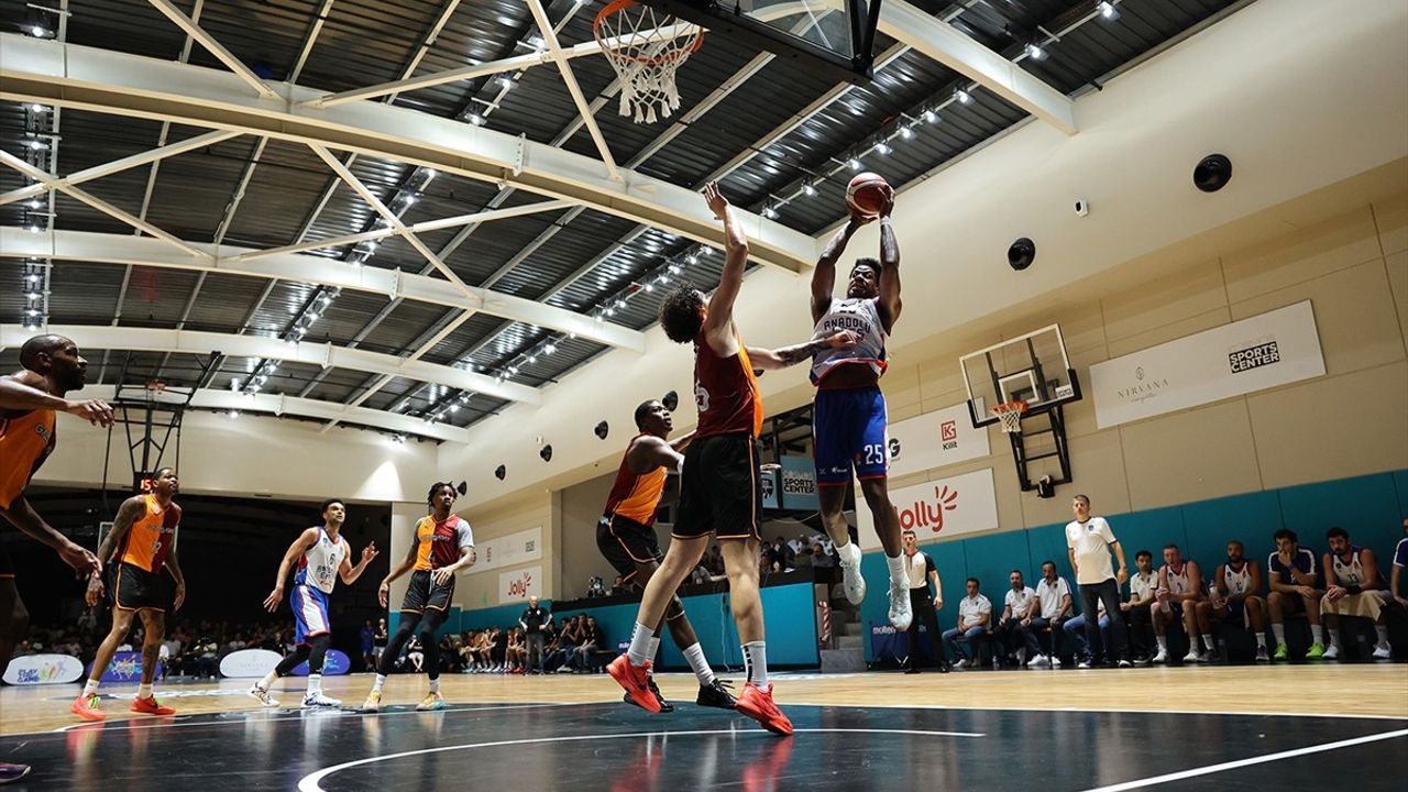 Anadolu Efes Galatasaray'ı 88-75 Yenerek Turnuvayı Önde Tamamladı