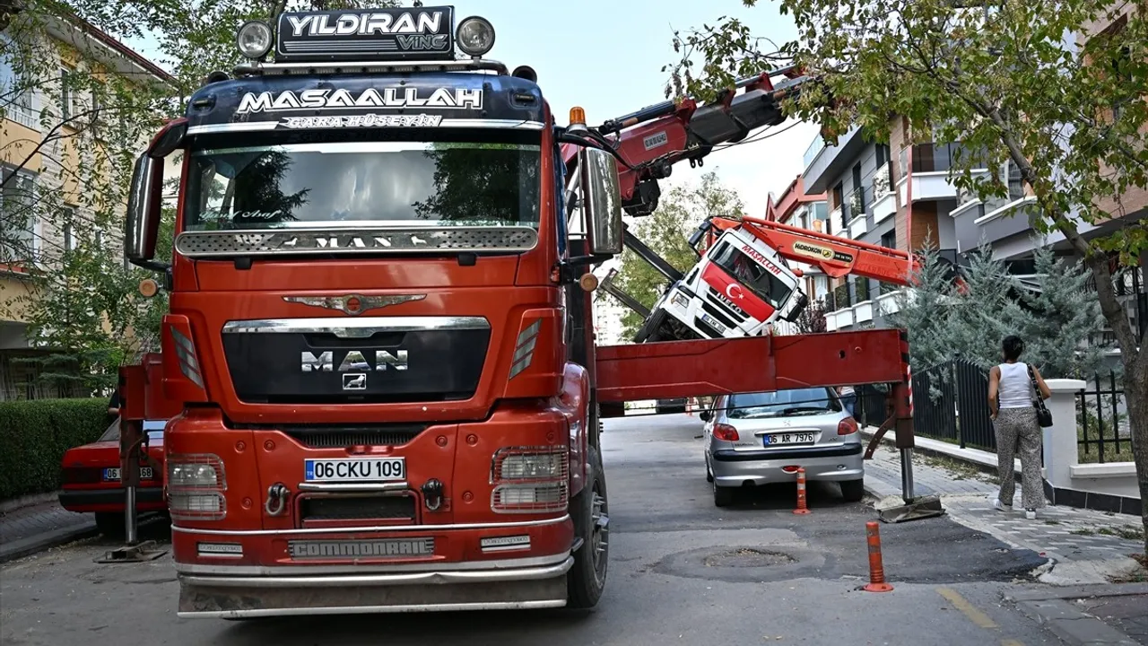 Ankara'da Vinç Yan Yattı: Olayda Can Kaybı Yok