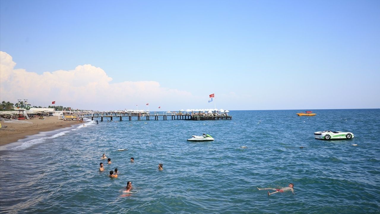 Antalya'da Sıcak Hava Dalgası ve Serinletici Etkinlikler