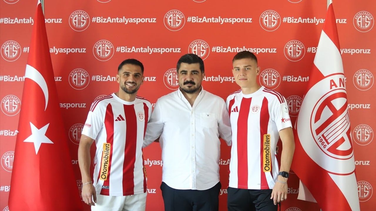 Antalyaspor'dan Yeni Transferler: Petrusenko ve Dursun İmzayı Attı