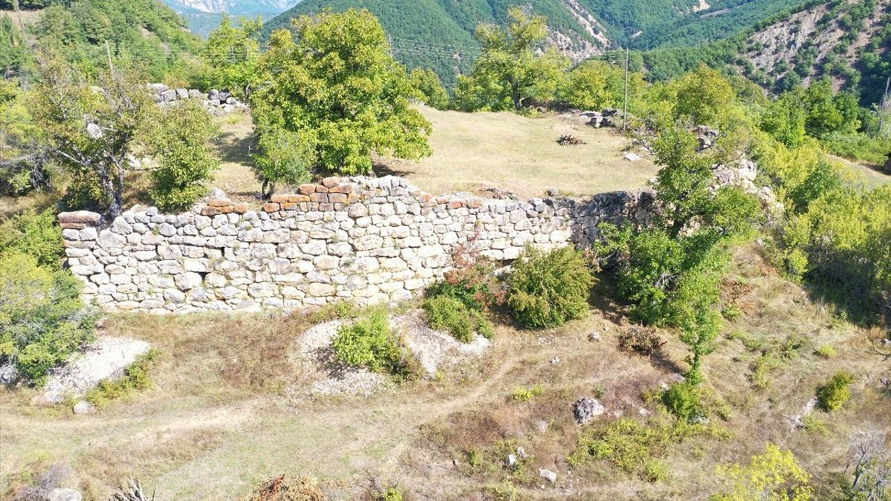 Artvin'de Tarihi Yapının Kazı Çalışmaları Başladı