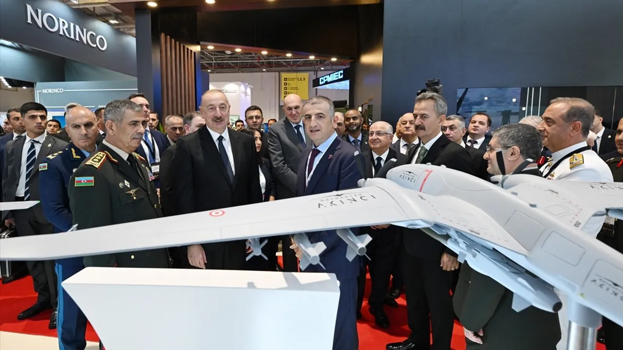 Azerbaycan'daki 5. Savunma Fuarı'na İlham Aliyev'den Ziyaret