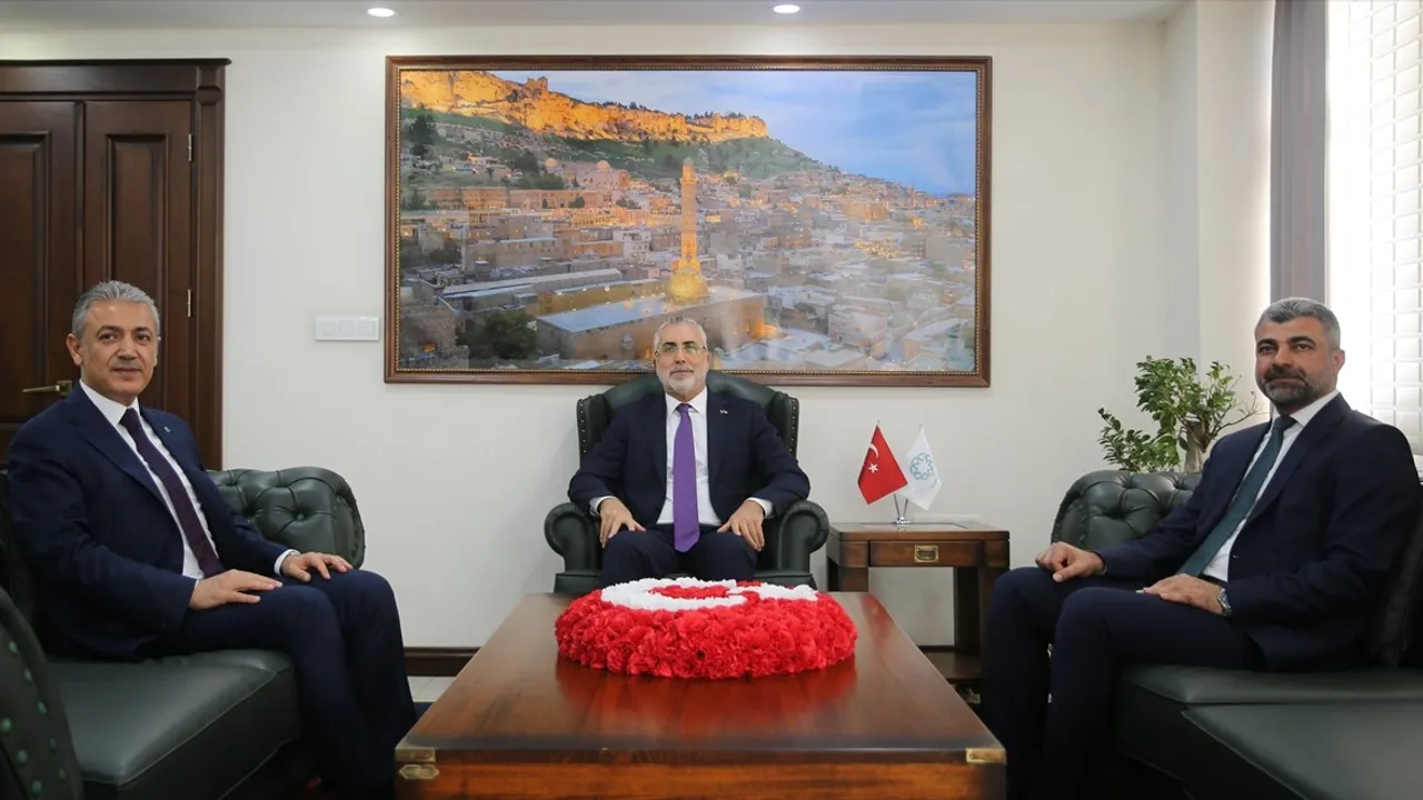 Bakan Işıkhan Mardin Valiliğini Ziyaret Etti