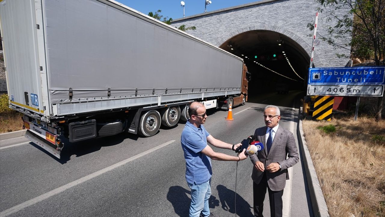 Bakan Uraloğlu Manisa'da İncelemelerde Bulundu