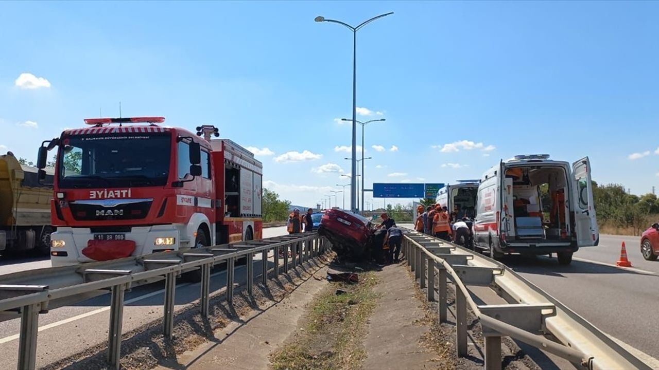 Balıkesir'de Trafik Kazası: Bir Ölü, İki Yaralı