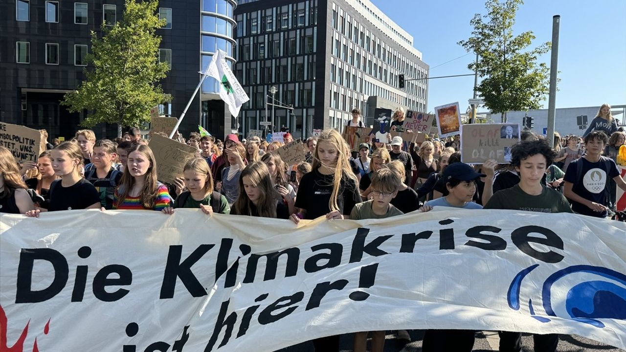 Berlin'de İklim Protestosu: Gelecek İçin Acil Eylem İhtiyacı