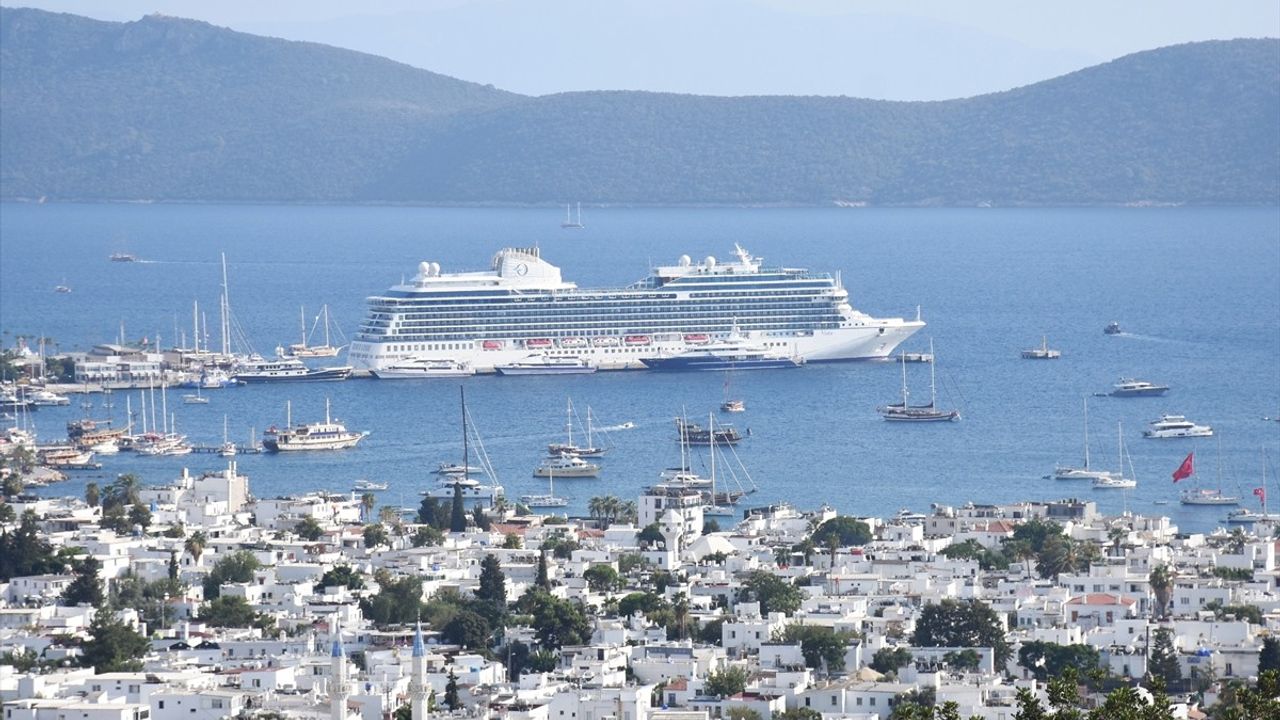 Bodrum'a Gelen 'Vista' Kruvaziyeri 1156 Yolcu Taşıdı