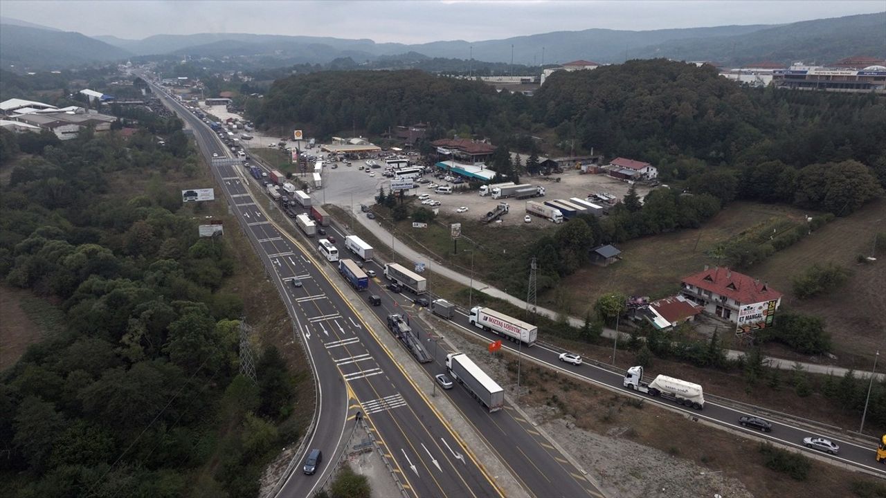 Bolu Dağı'nda Trafik Yoğunluğu: Sürücüler Dikkat!