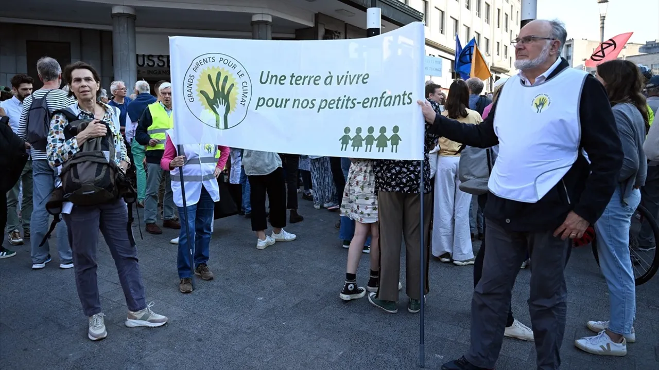 Brüksel'de İklim Değişikliği İçin Büyük Protesto