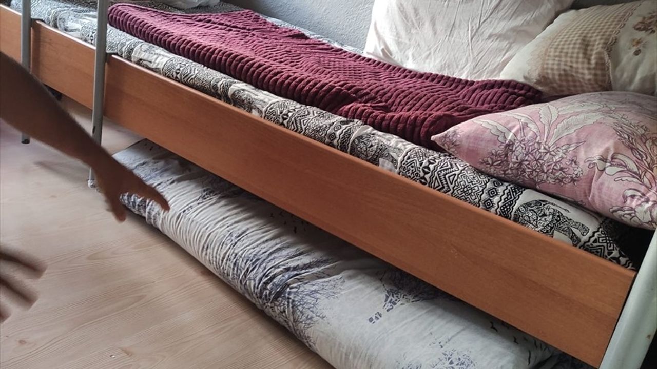 Bursa'da 30 Yıl Hapis Cezasıyla Aranan Şahıs Ranzanın Altında Yakalandı