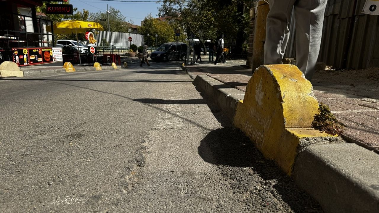 Bursa'da Esnaf, Kaldırım Bozukluğu İçin Çözüm Talep Ediyor